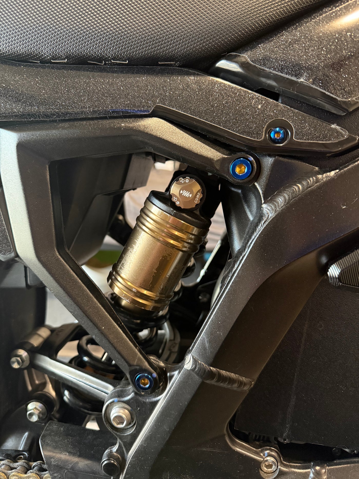 Foot bracket/subframe titanium bolts