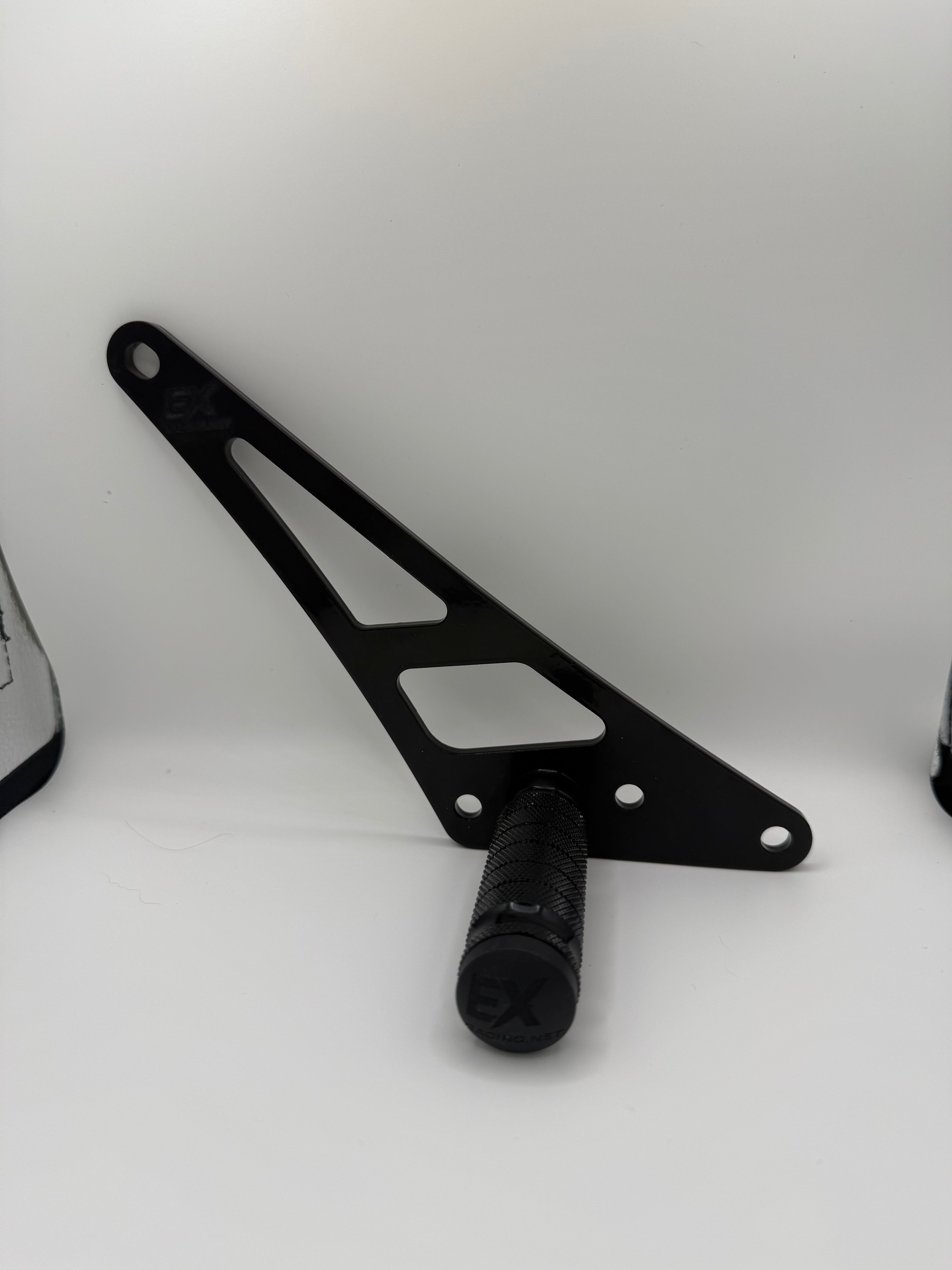 Ultra Bee Footlock Mount